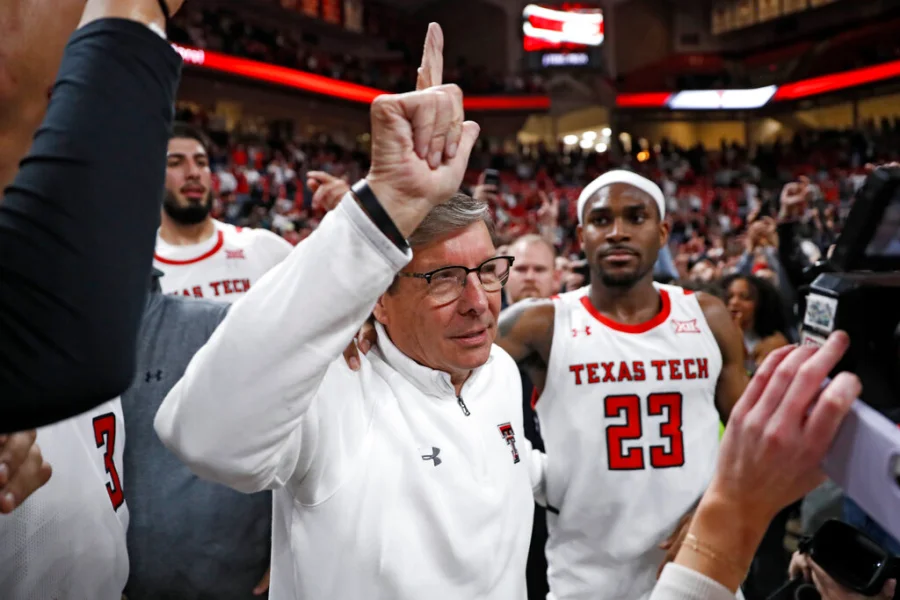 Texas le coach de l équipe de basket ball universitaire de Texas Tech