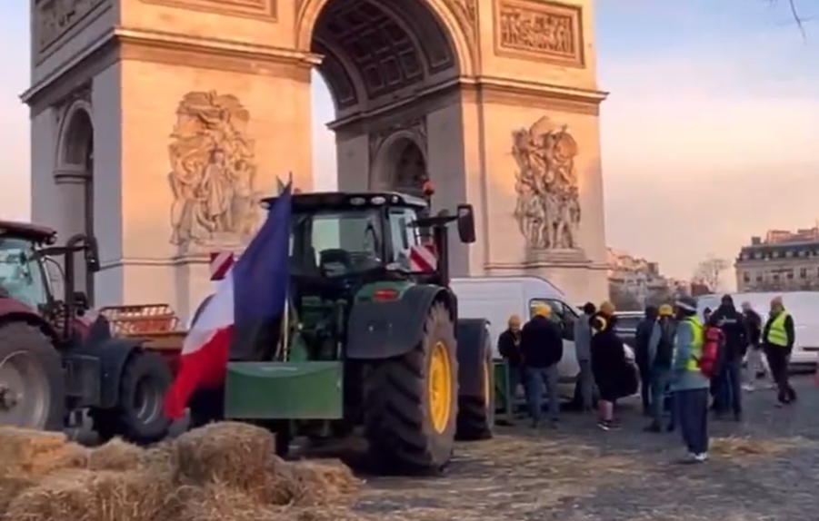 Blocage Sur Les Champs Lys Es Gerbe D Pos E Larc De Triomphe