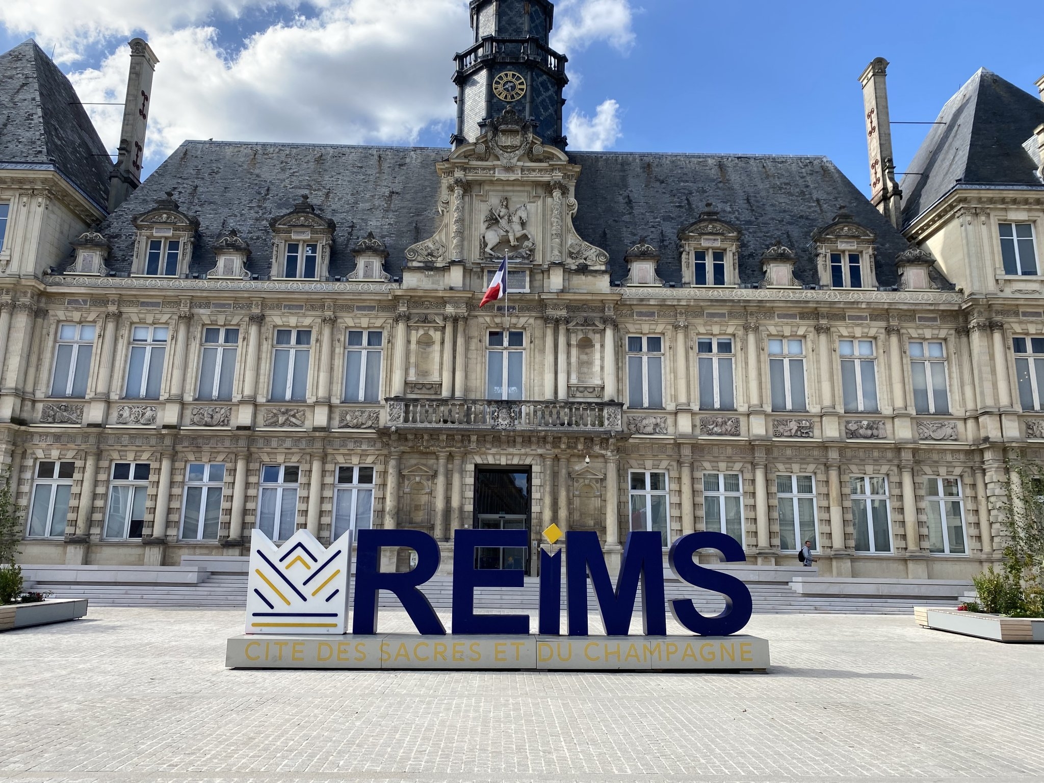 Reims 51 rodéo circulation en sens interdit feux grillés Des