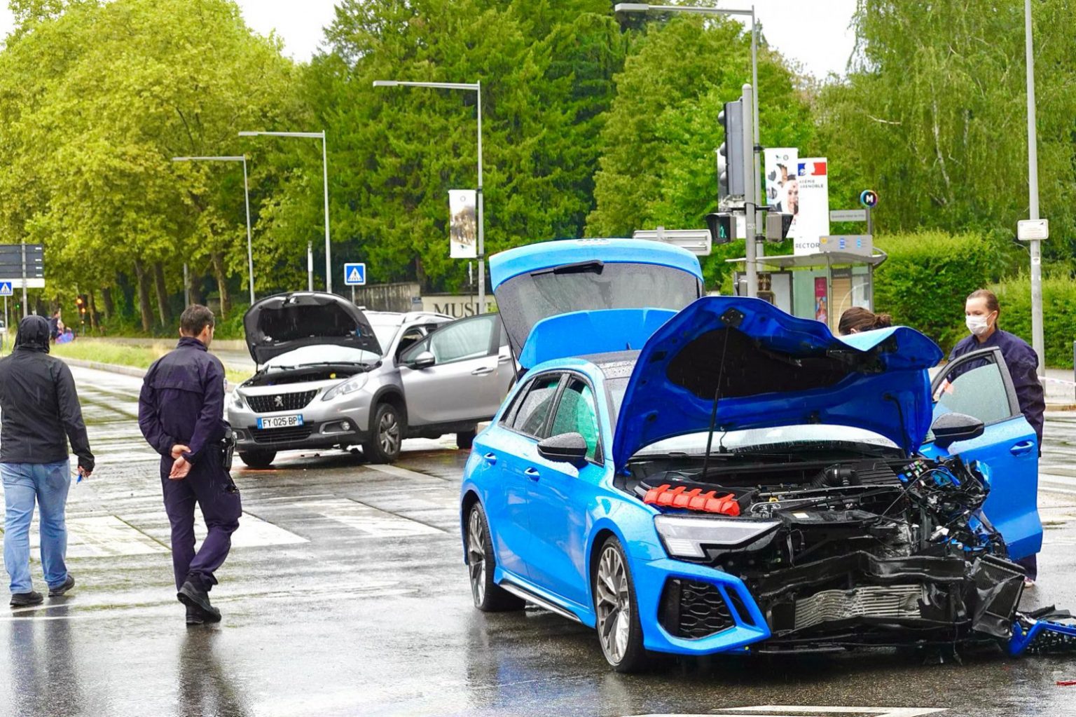 Grenoble Lilian Dejean Tu Par Balles En Tentant Demp Cher Lauteur