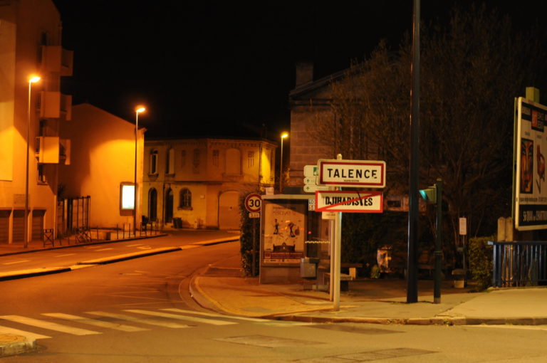 Des panneaux anti-djihadistes fleurissent à Bordeaux