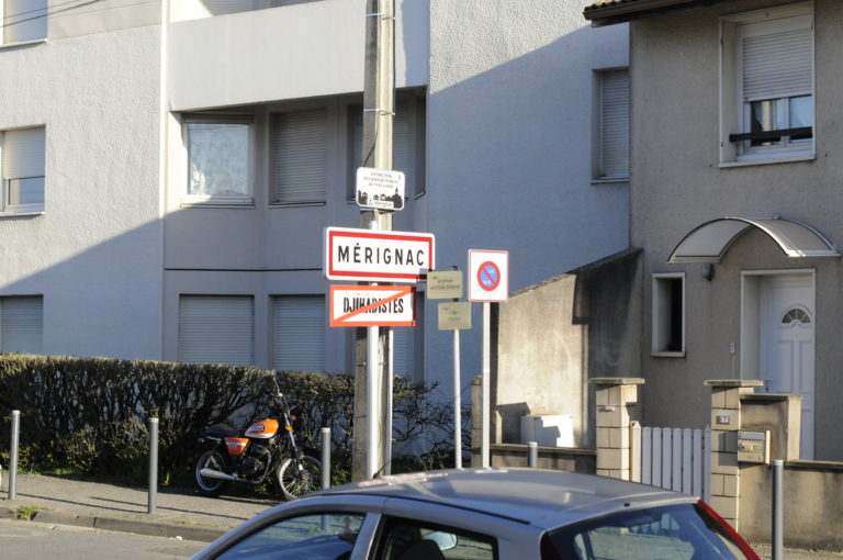 Des panneaux anti-djihadistes fleurissent à Bordeaux