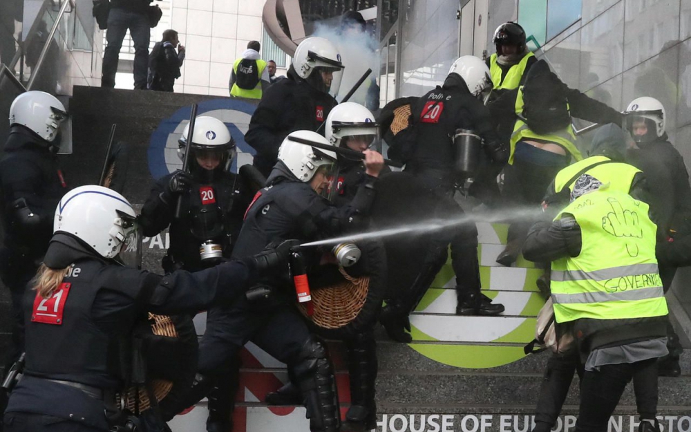 Bruxelles Des Gilets Jaunes Tentent De Sattaquer Au