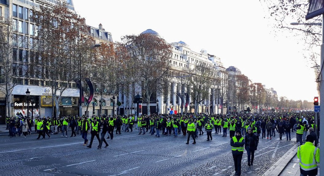 Gilets Jaunes Acte Iv à Paris Forte Mobilisation