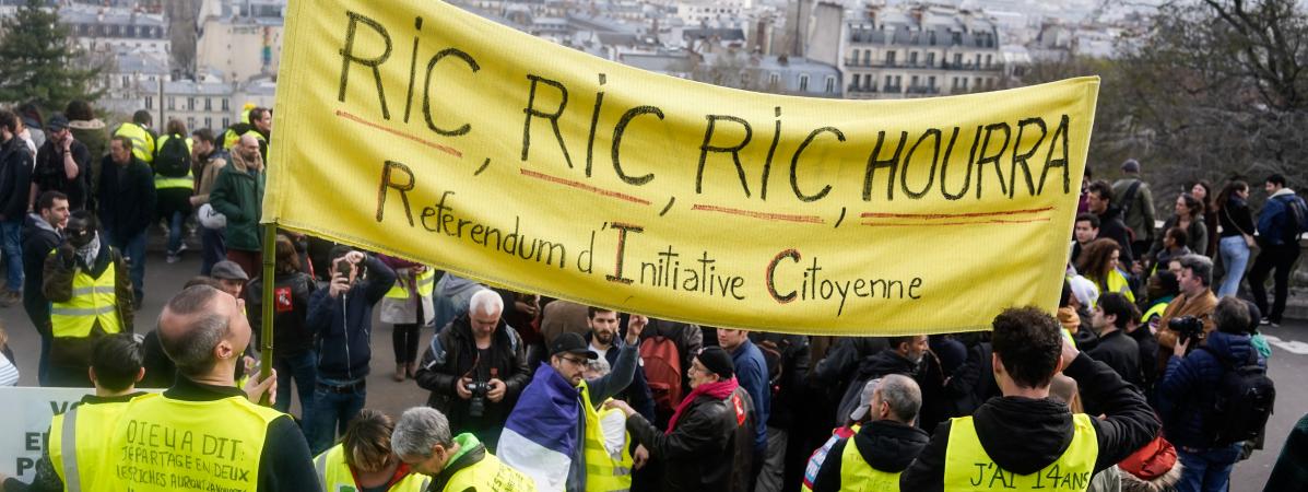 Acte 24 Les Gilets Jaunes Font Le Siège De Différents