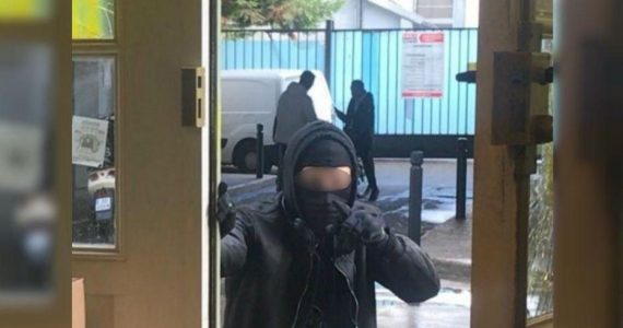 Saint-Denis, mardi 25 février. Un homme a insulté et menacé les militants LREM dans leur local.