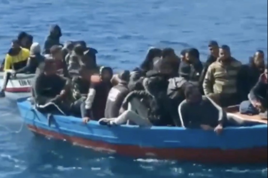 Lampedusa (Italie) : 600 Migrants Clandestins Ont Débarqué Sur L’île En ...