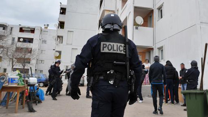 Marseille Un Policier Rou De Coups Par Jeunes Identifie L Un De