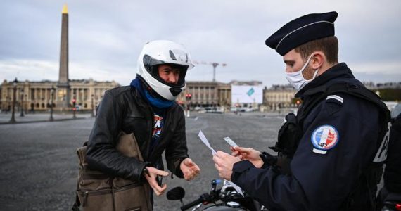 L'exécutif renonce finalement à l'attestation de sortie en journée