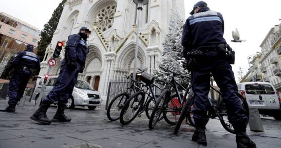 Il interrompt la messe en la basilique Notre-Dame à Nice en évoquant l’attentat