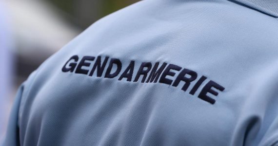 Un couple de gendarmes agressé dans son logement de service à Grandvilliers, le militaire fait usage de son arme