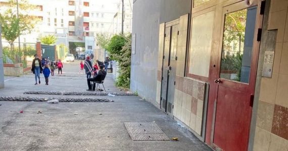 «Ils vendent sous les yeux des bouts de chou» : à Saint-Ouen, les dealeurs font leur business devant la crèche