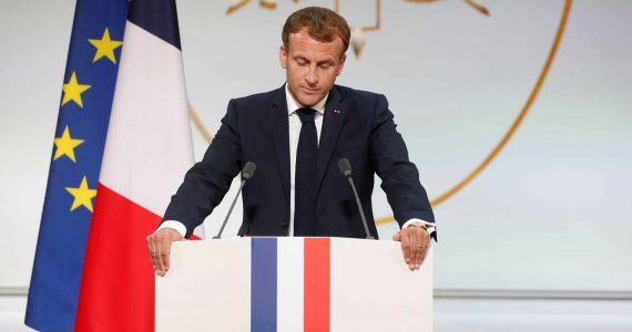 Emmanuel Macron « demande pardon » aux harkis et annonce une loi de « reconnaissance et de réparation »