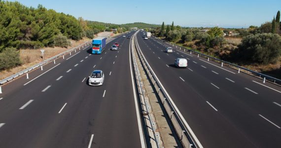 Marseille : Une femme rouée de coups au milieu de l’autoroute A50 pour un coup de klaxon