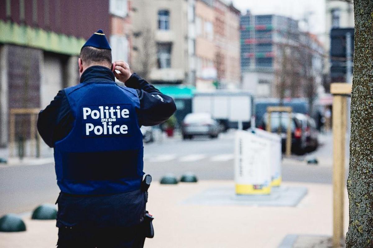 Belgique : Un Garçon De 12 Ans Poignarde Un Policier Qui était ...