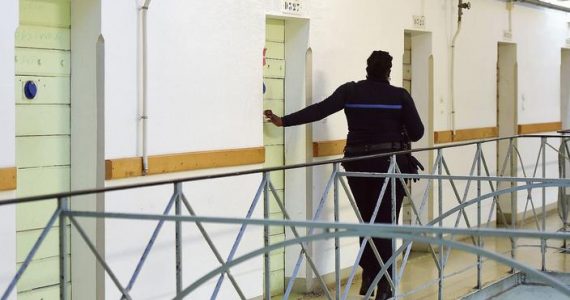 Détenus étrangers dans les prisons françaises: une note de plus en plus salée