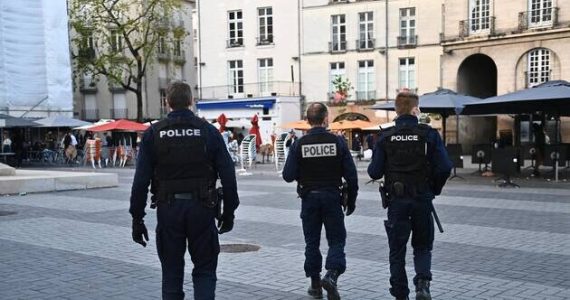 Nantes. Coups de pied, coups de poing et propos racistes