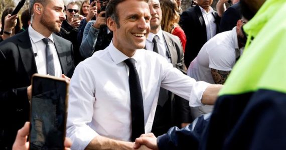 Présidentielle 2022 : près de 500 personnalités du monde de la culture appellent à voter Macron