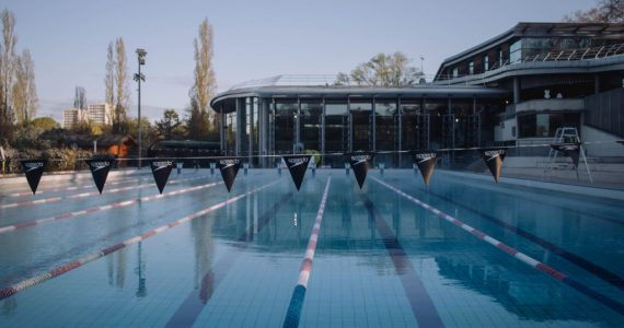 Vols de voitures, insultes, police empêchée… Chaos dans une piscine de Tours, prise d’assaut par 500 « jeunes »