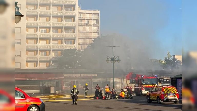 Mantes La Jolie 78 Incendie Au Centre Commercial Du Val Fourré La Piste Criminelle 4417