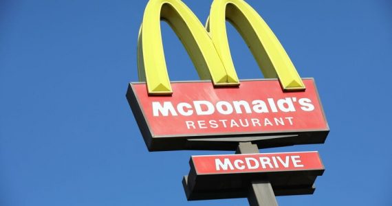 Vélizy-Villacoublay : l’altercation avec les livreurs au drive du McDo se termine au couteau