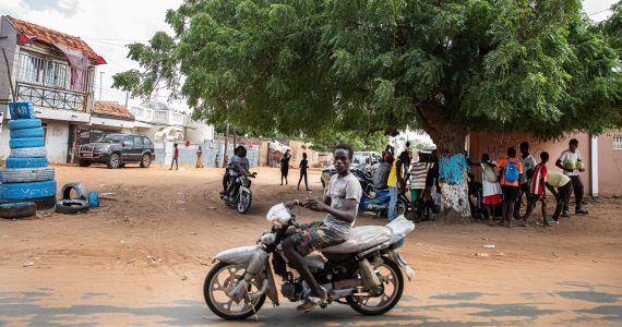 Sur la route du trafic de crack, de Louga, une ville du Sénégal, jusqu’à Paris