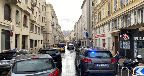 Un homme armé, suspecté d'avoir tué deux SDF, interpellé près du marché de Noël à Nice