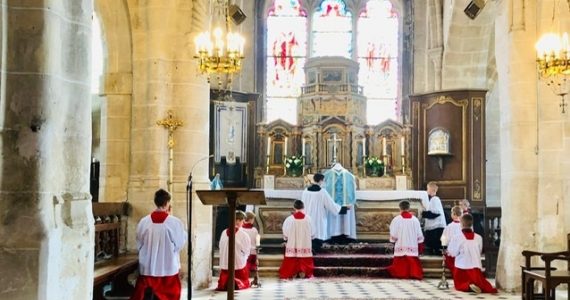 Le pape François surveille les « tradis »