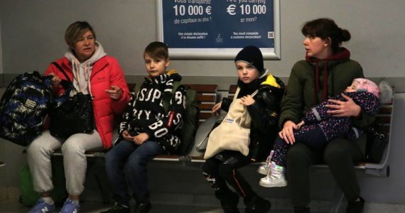 Ukrainiens en France : quand les services d'immigration découvrent des réfugiés pressés de rentrer