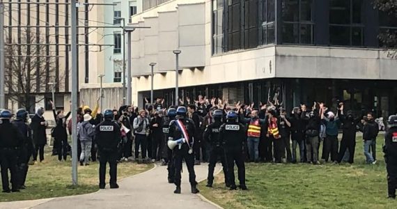 Université de Grenoble: comment l’extrême gauche traque les étudiants de droite sur le campus