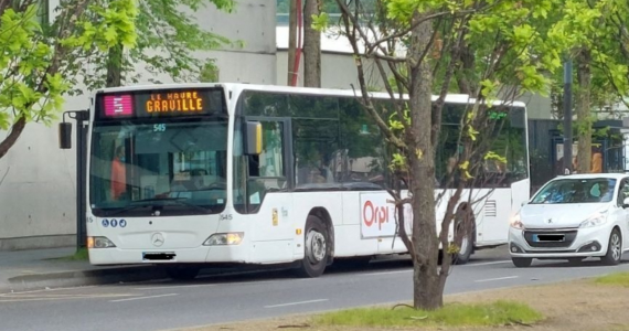 Près du Havre, il appelle son grand frère pour en découdre avec les contrôleurs du bus