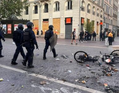 Six policiers placés en garde à vue suite aux émeutes