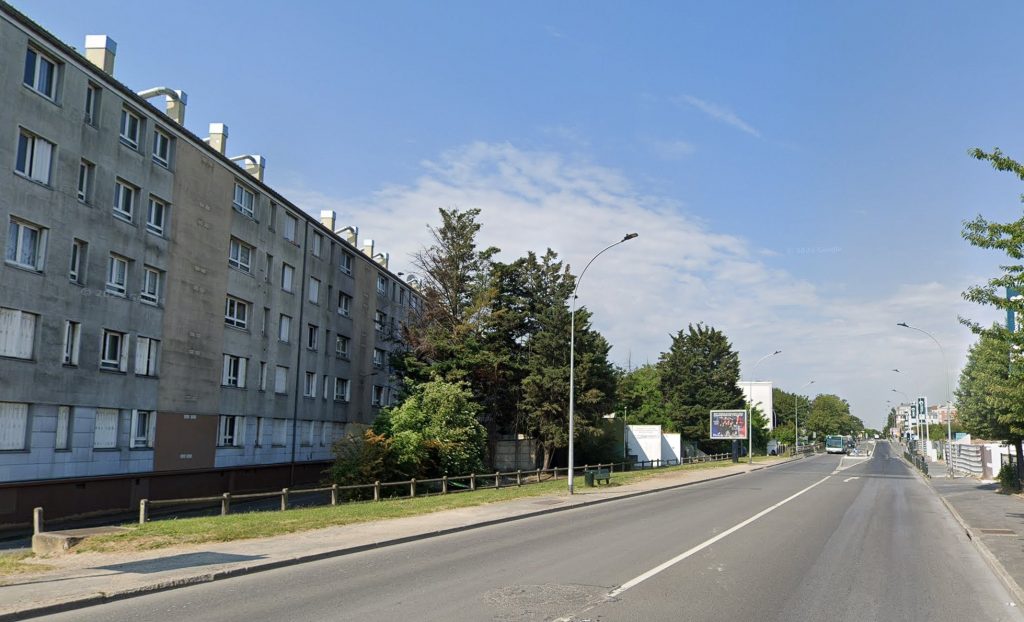 Le projectile a traversé la portière du conducteur sans faire de blessé Au Blanc Mesnil