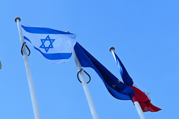 "Le sang des victimes est encore chaud que le drapeau israélien disparaît déjà" : polémique à la mairie de Strasbourg