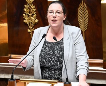 "Tu seras tondue à la Libération" : la députée écologiste Cyrielle Chatelain accuse un élu Renaissance de l'avoir menacée