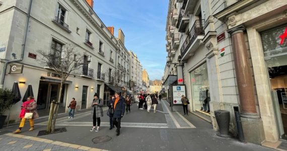 Tours : il fait chuter une septuagénaire en pleine rue sans raison et la blesse gravement