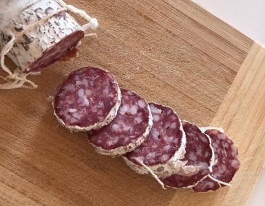 Un Rémois frappe toute sa famille à cause d’un saucisson trouvé dans le réfrigérateur