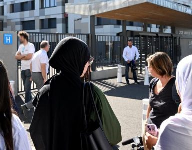 Des femmes voilées refoulées lors de portes ouvertes dans un collège d'Auxerre, le principal devra s'excuser