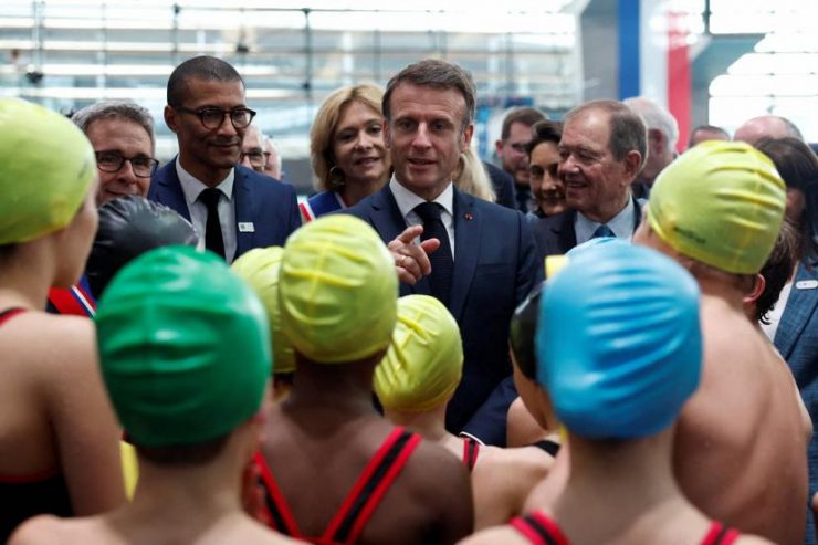 Une fuite d'eau au Centre aquatique olympique lors de son inauguration par Emmanuel Macron