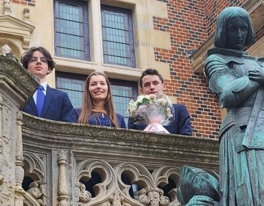 Fêtes de Jeanne d'Arc à Orléans : l'un des adolescents figurant un page est exclu, pour ses liens avec l'extrême droite