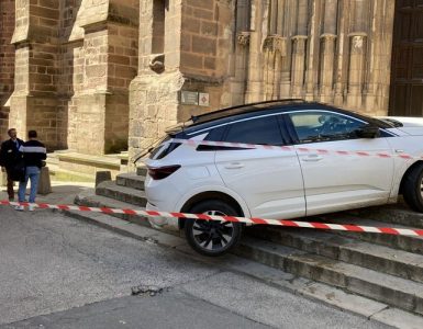 Aveyron : le profil inquiétant de l’individu qui a percuté les marches de la cathédrale de Rodez avec sa voiture