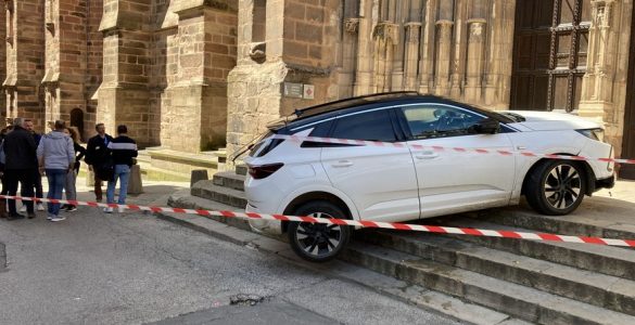 Aveyron : le profil inquiétant de l’individu qui a percuté les marches de la cathédrale de Rodez avec sa voiture