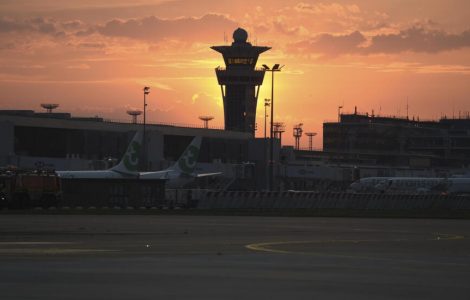 France: «Libérez Moussa», les passagers d'un vol Paris-Bamako empêchent l'expulsion d'un jeune homme