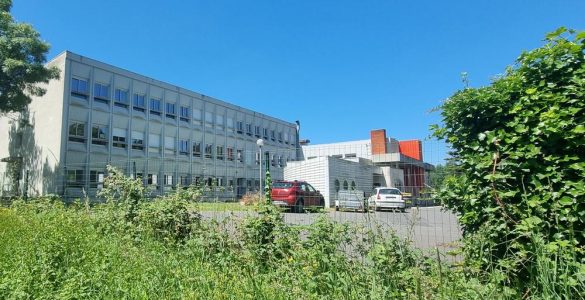 Le collège de Baignes saccagé, des plafonds effondrés, une croix gammée taguée ainsi que des… inscriptions anti-RN