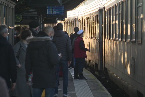 80 ans du Débarquement. Deux hommes armés d'une longue lame de rasoir interpellés à la gare de Caen