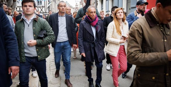 Fontainebleau : un homme tente de forcer le passage pour rencontrer Eric Zemmour, deux policiers blessés