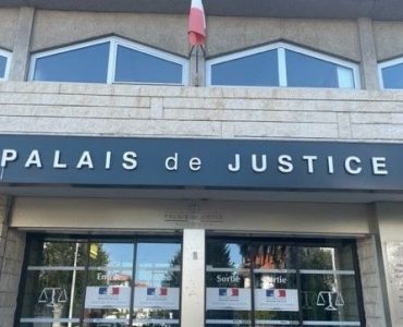 Tribunal de Bayonne : dix-huit mois de prison pour vol avec violence devant un arrêt de bus