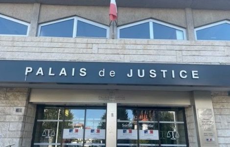 Tribunal de Bayonne : dix-huit mois de prison pour vol avec violence devant un arrêt de bus