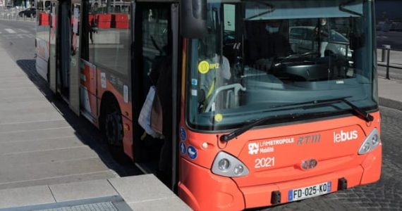 Un sexagénaire reçoit un coup de couteau dans un bus RTM à Marseille