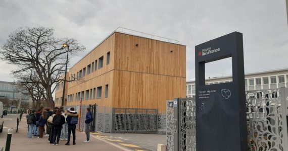 Embuscade devant le lycée Monod de Clamart : quatre élèves blessés